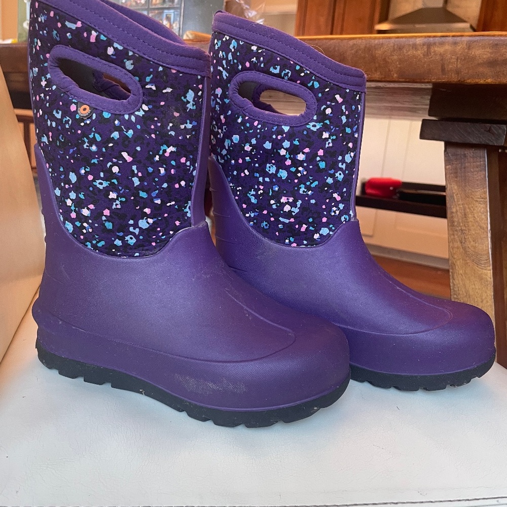 Kids girls Bogs Neo Classic winter boots size 2 multi purple